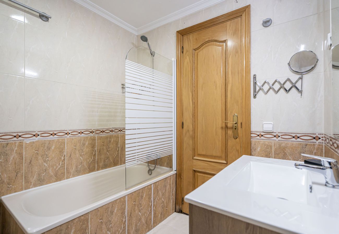 Apartamento en Madrid - Downtown Madrid North Barrio del Pilar M (SAR28)