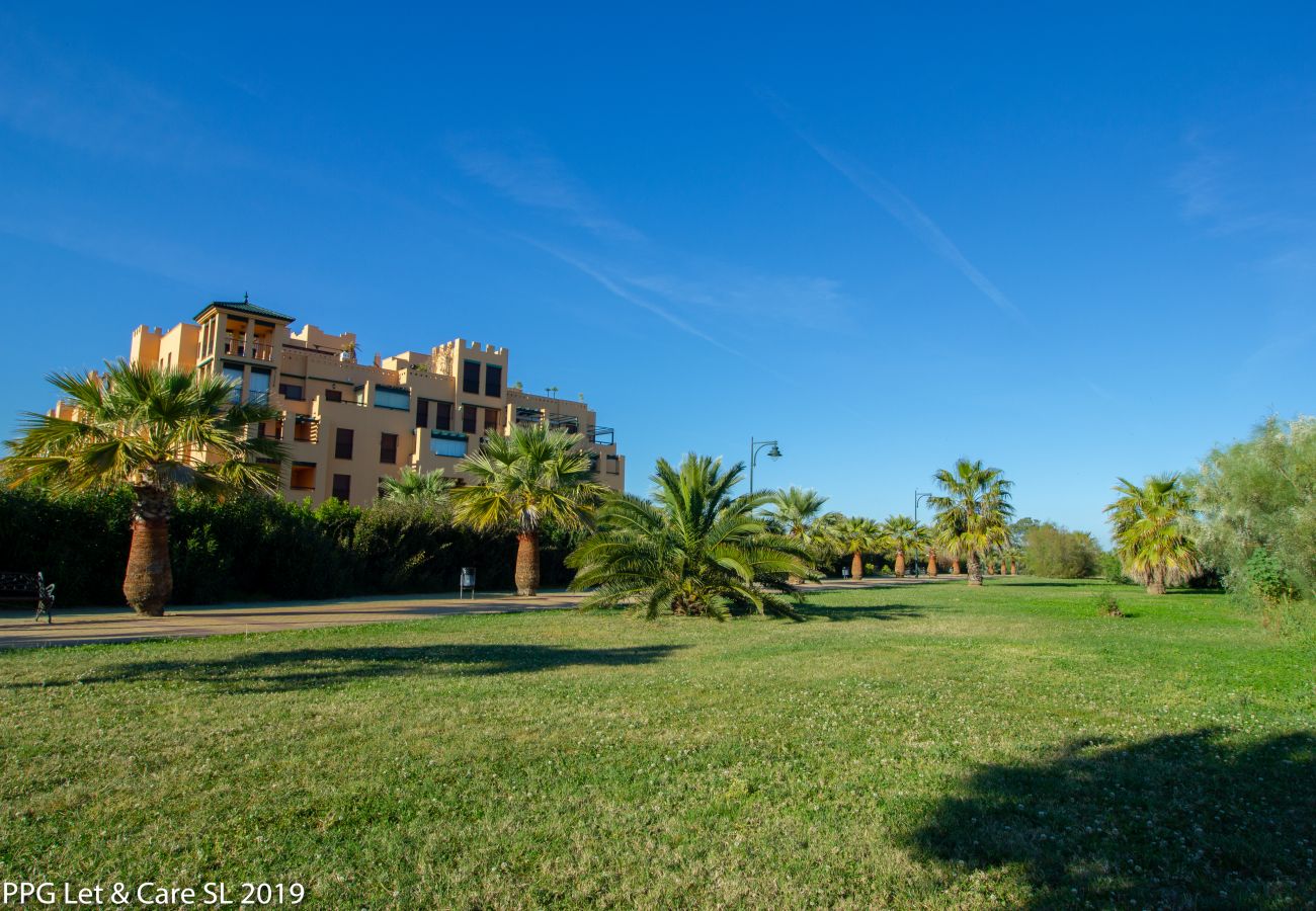 Apartamento en Isla Canela - Apartamento con piscina a 10 m de la playa