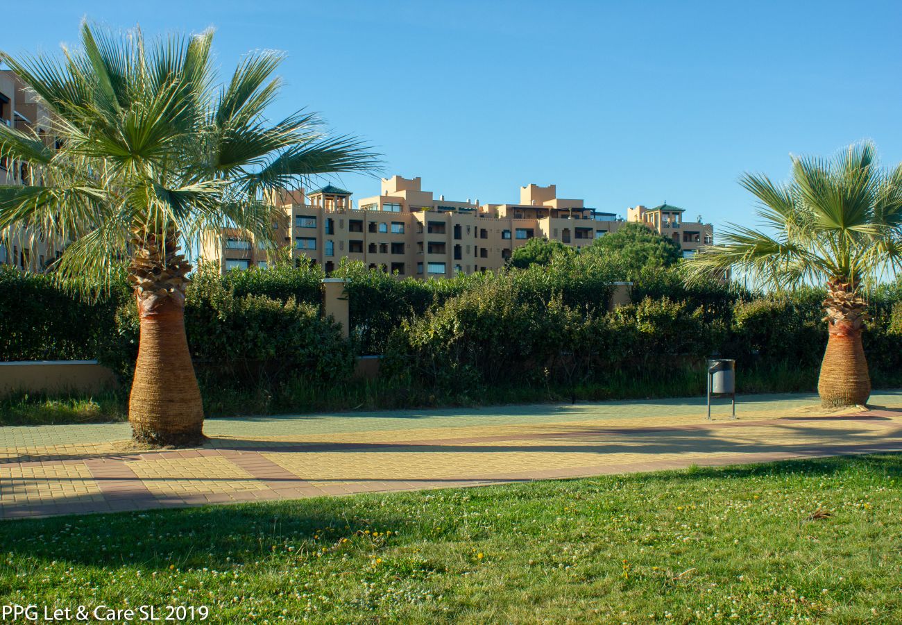 Apartamento en Isla Canela - Apartamento con piscina a 10 m de la playa