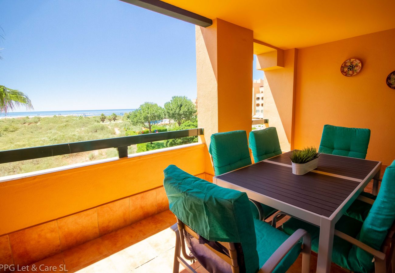 Apartamento en Isla Canela - Apartamento con piscina a 10 m de la playa