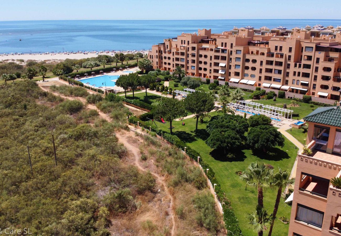 Apartamento en Isla Canela - Apartamento con piscina a 10 m de la playa