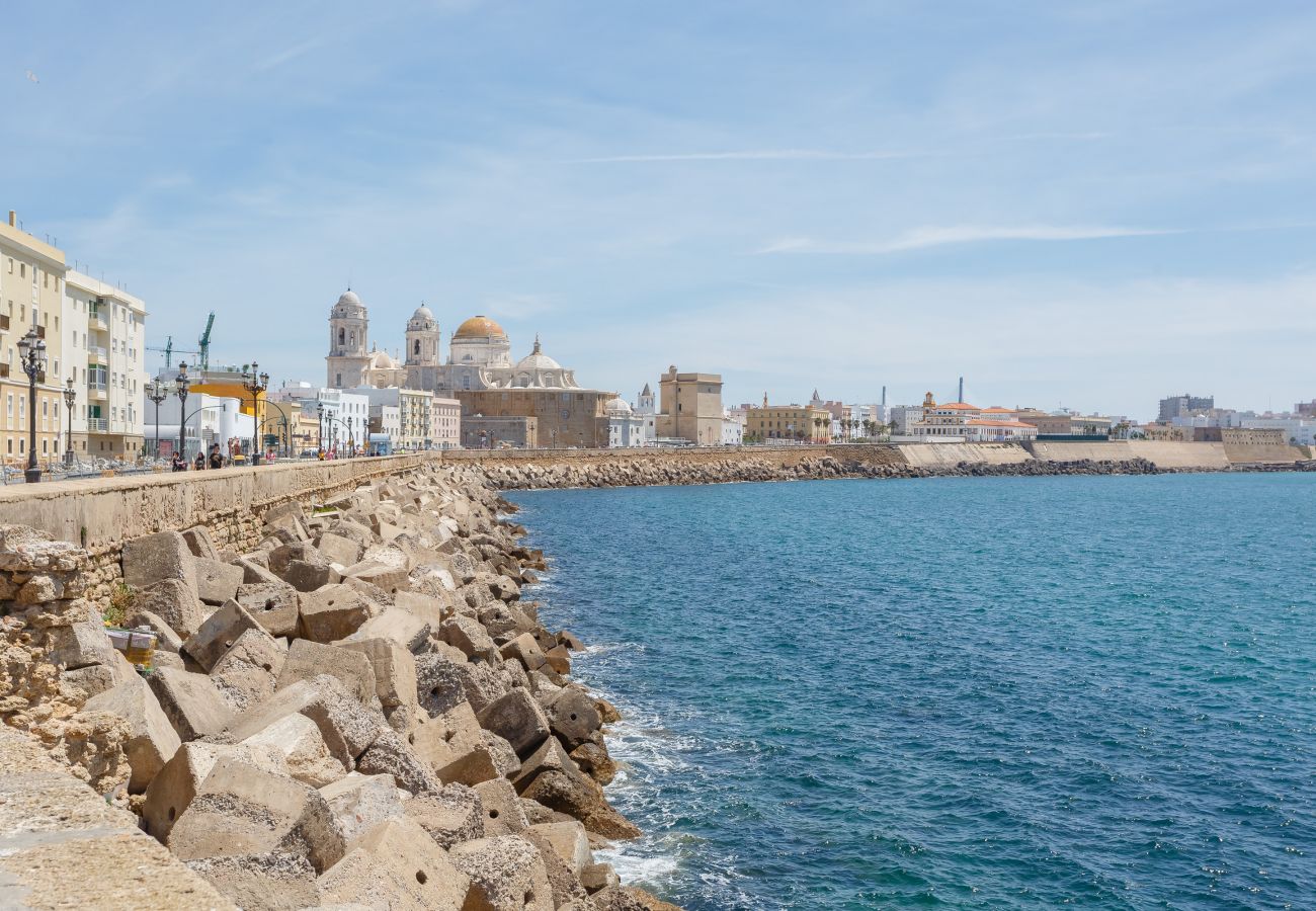 Apartamento en Cádiz - Apartamento con aire acondicionado a 400 m de la playa