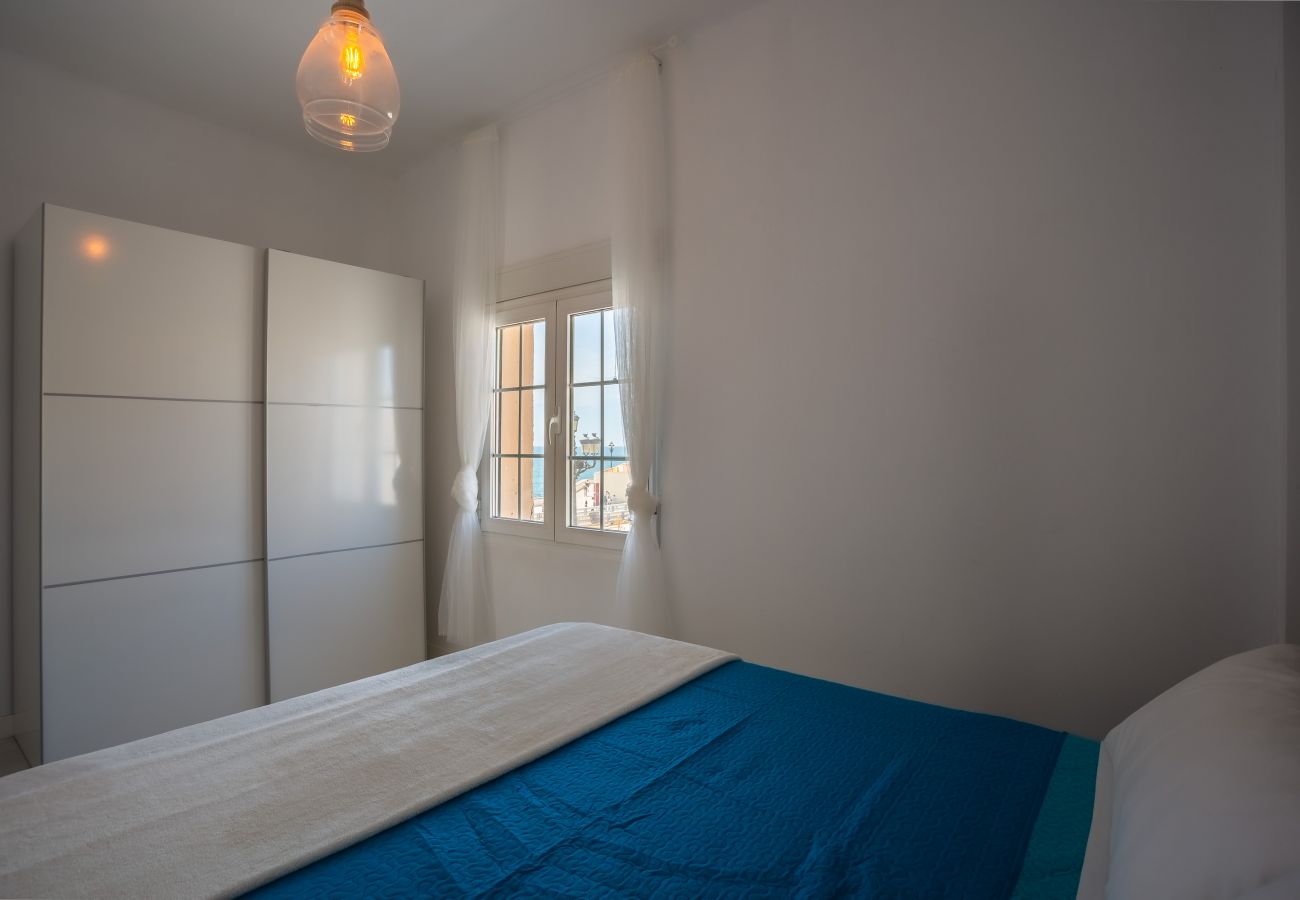 Apartamento en Cádiz - Apartamento con aire acondicionado a 400 m de la playa