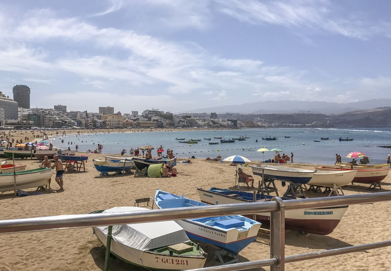 Estudio en Las Palmas de Gran Canaria - Studio en la Playa de las Canteras by Lightbooking