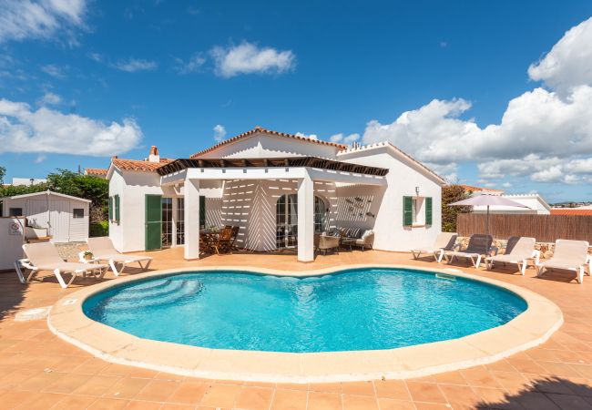 Villa en Calan Porter - Villa con piscina a 1 km de la playa