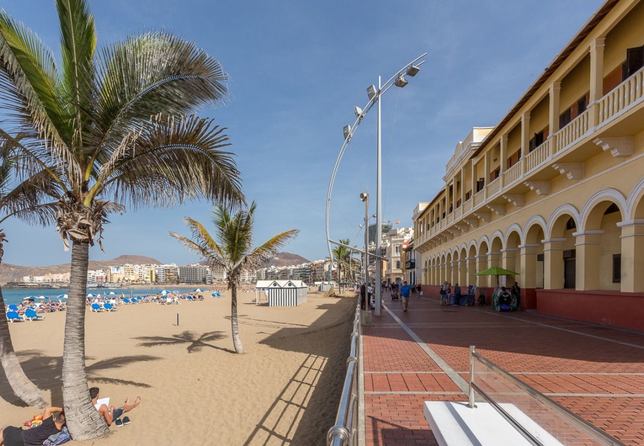 Apartamento en Las Palmas de Gran Canaria - Lightbooking junto a la Playa Canteras 