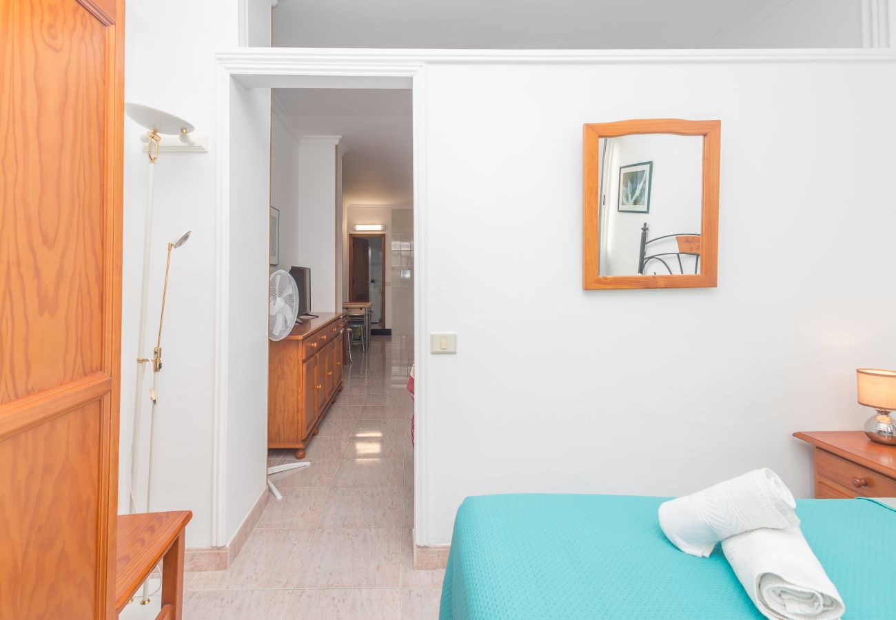 Apartamento en Las Palmas de Gran Canaria - Lightbooking junto a la Playa Canteras 