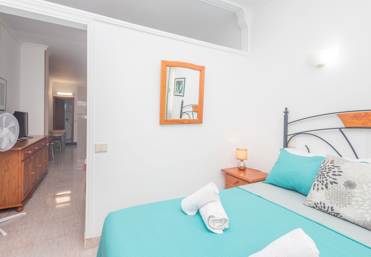 Apartamento en Las Palmas de Gran Canaria - Lightbooking junto a la Playa Canteras 