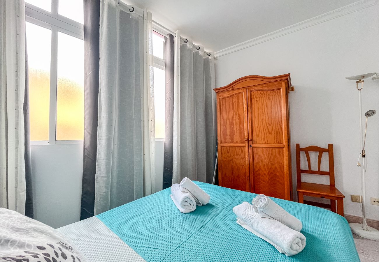 Apartamento en Las Palmas de Gran Canaria - Lightbooking junto a la Playa Canteras 