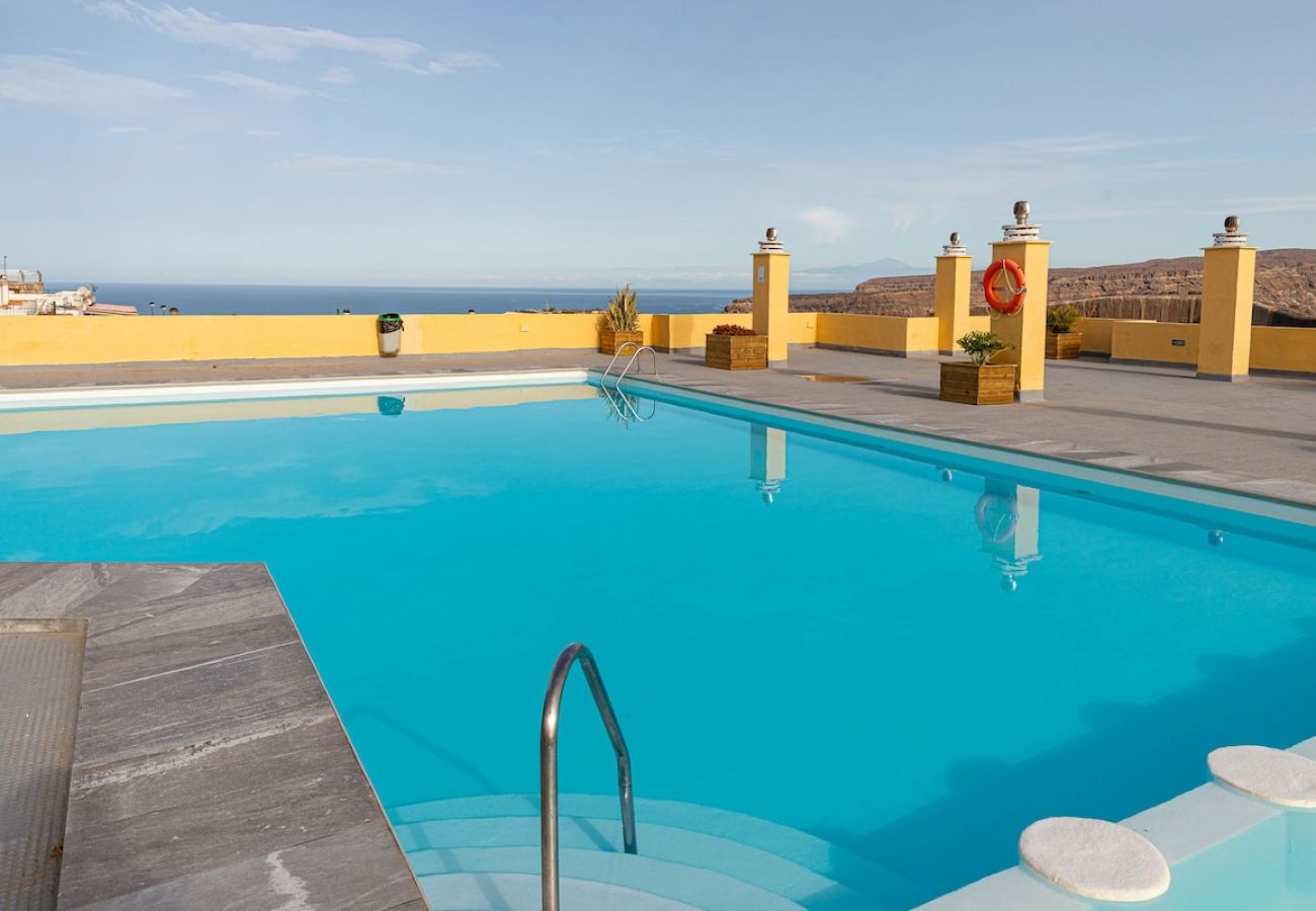 Apartamento en Puerto Rico - Lightbooking playa de Amadores La Concha amplia terraza con barbacoa