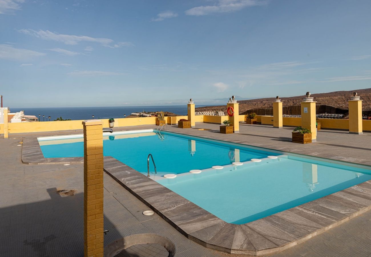 Apartamento en Puerto Rico - Lightbooking playa de Amadores La Concha amplia terraza con barbacoa