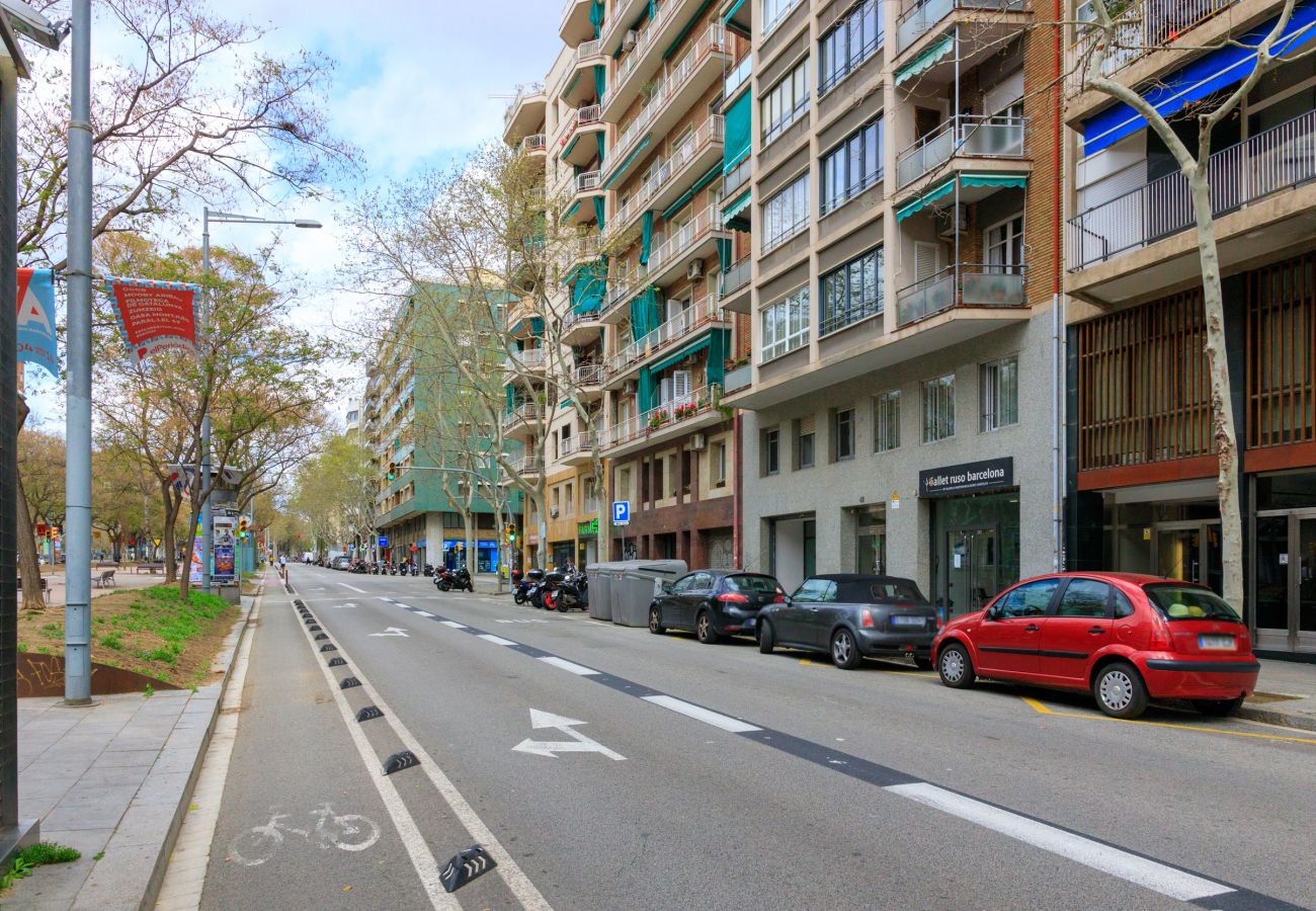 Apartamento en Barcelona - Piso con terraza privada, 3 dormitorios, Eixample