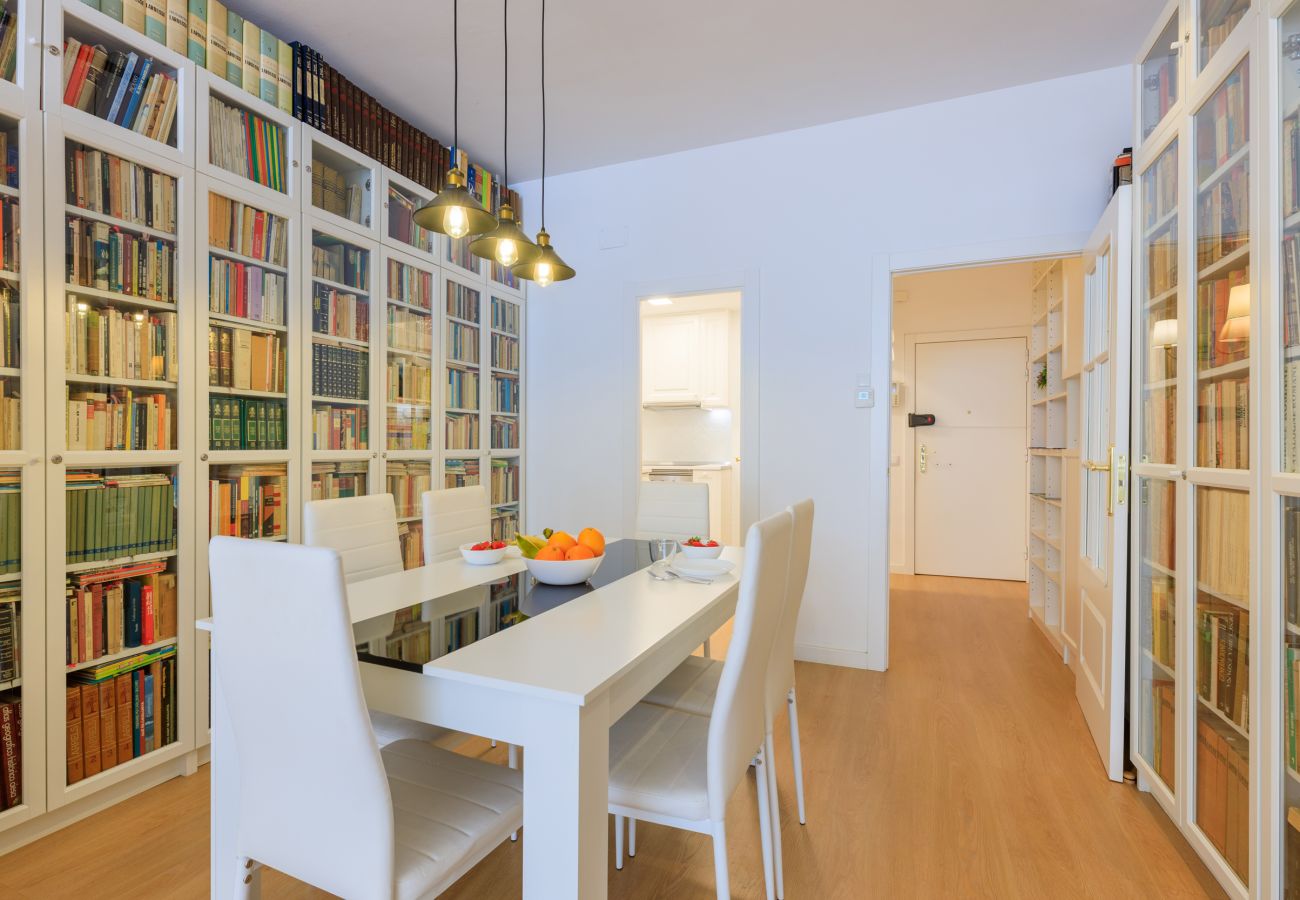 Apartamento en Barcelona - Piso con terraza privada, 3 dormitorios, Eixample