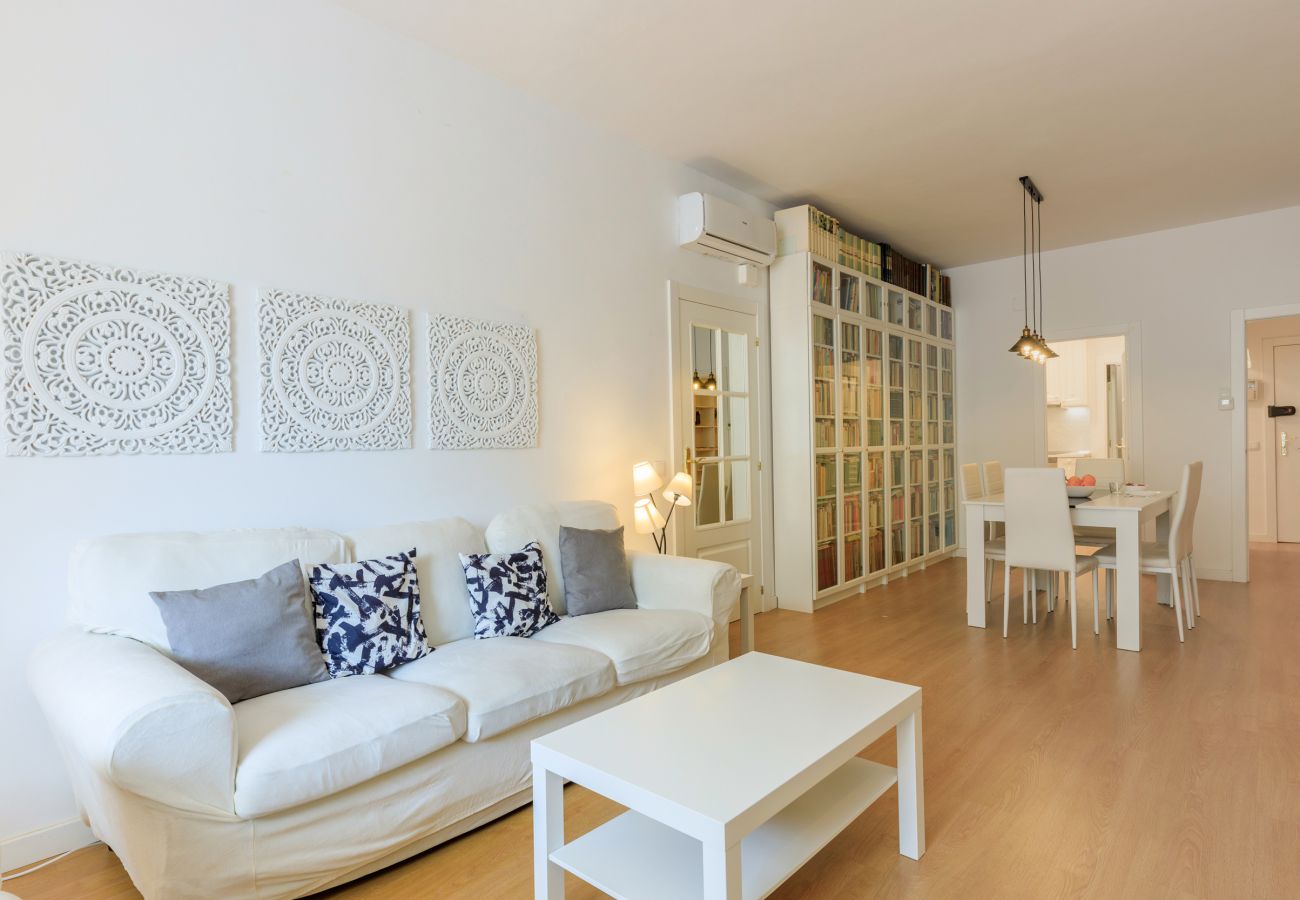 Apartamento en Barcelona - Piso con terraza privada, 3 dormitorios, Eixample