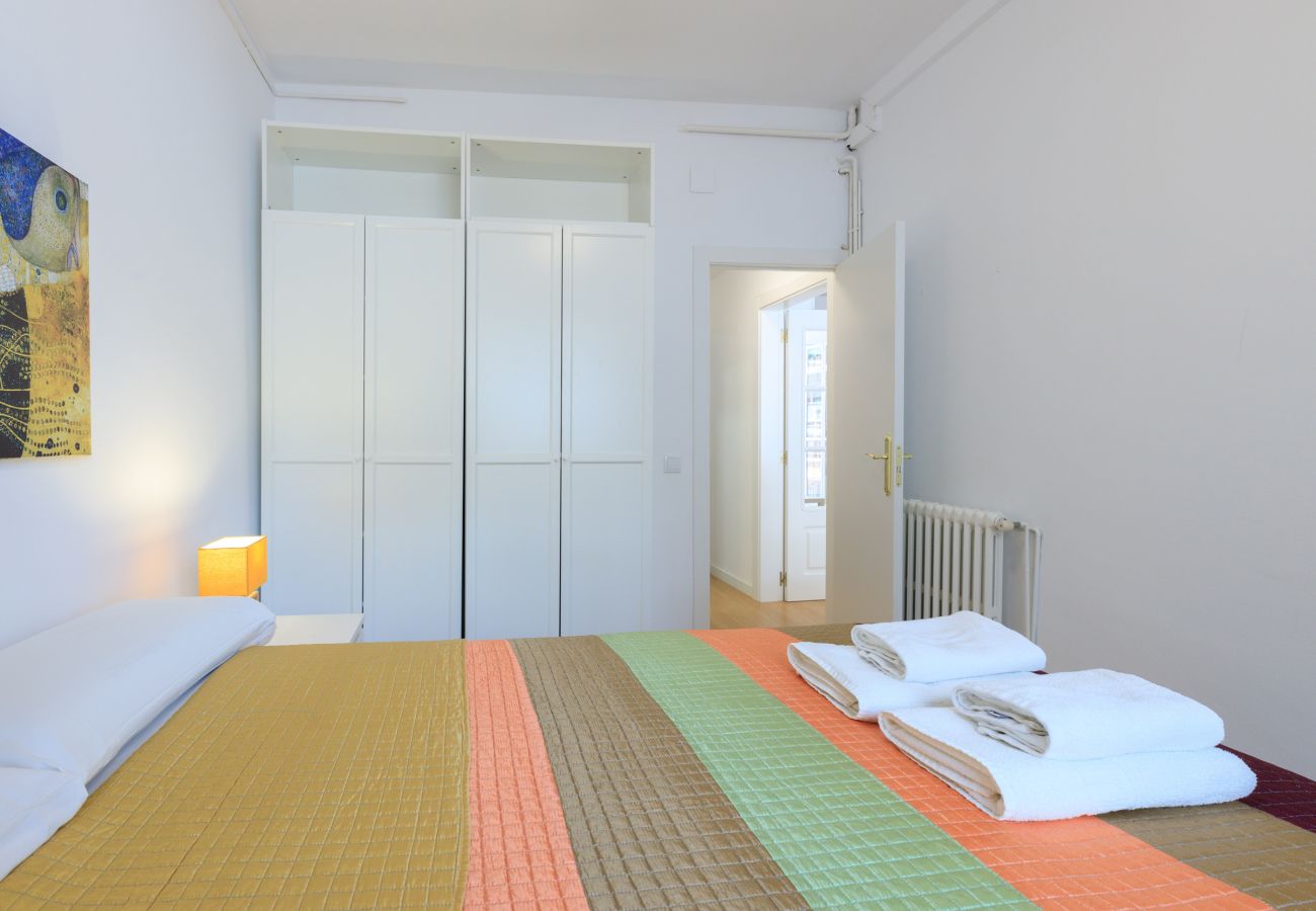 Apartamento en Barcelona - Piso con terraza privada, 3 dormitorios, Eixample