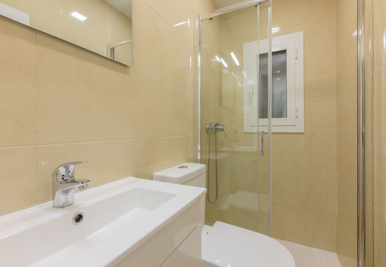 Apartamento en Barcelona - Piso con terraza privada, 3 dormitorios, Eixample