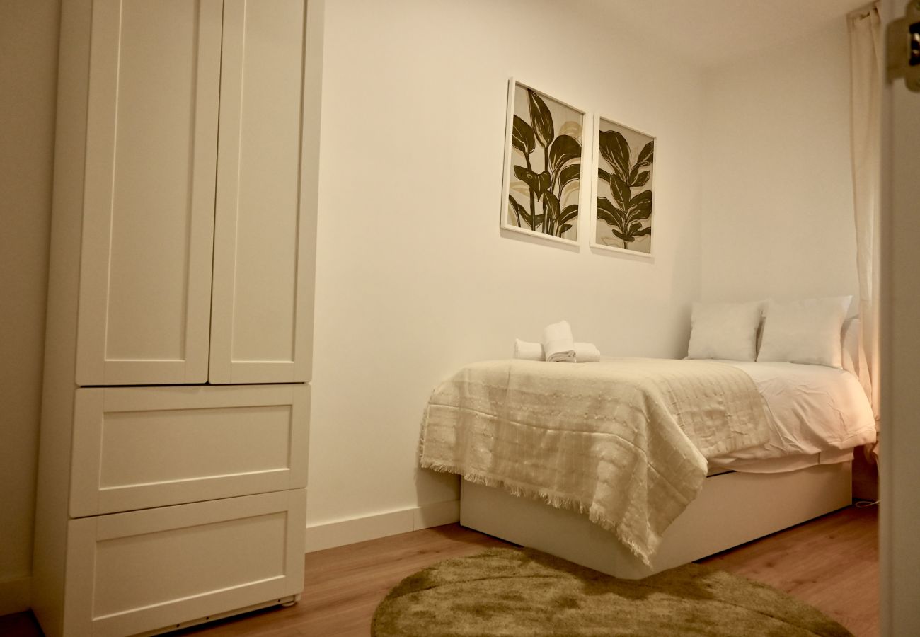 Apartamento en Madrid - Encantadora Vivienda de 3 Dormitorios descubre el Confort que Estabas Buscando