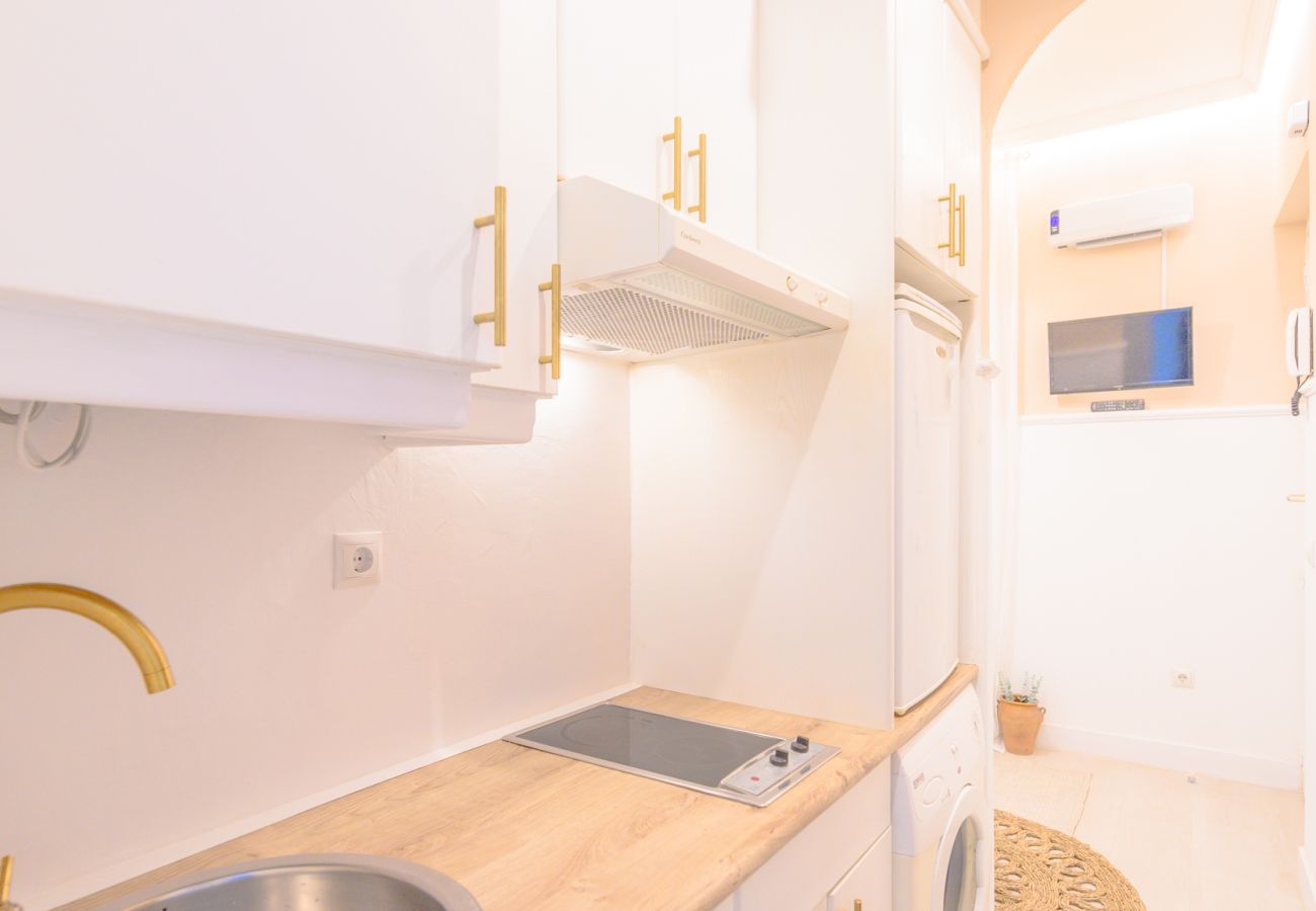 Apartamento en Madrid - Atractivo apartamento de un dormitorio con patio interior junto al Intercambiador de Avenida América CTG83