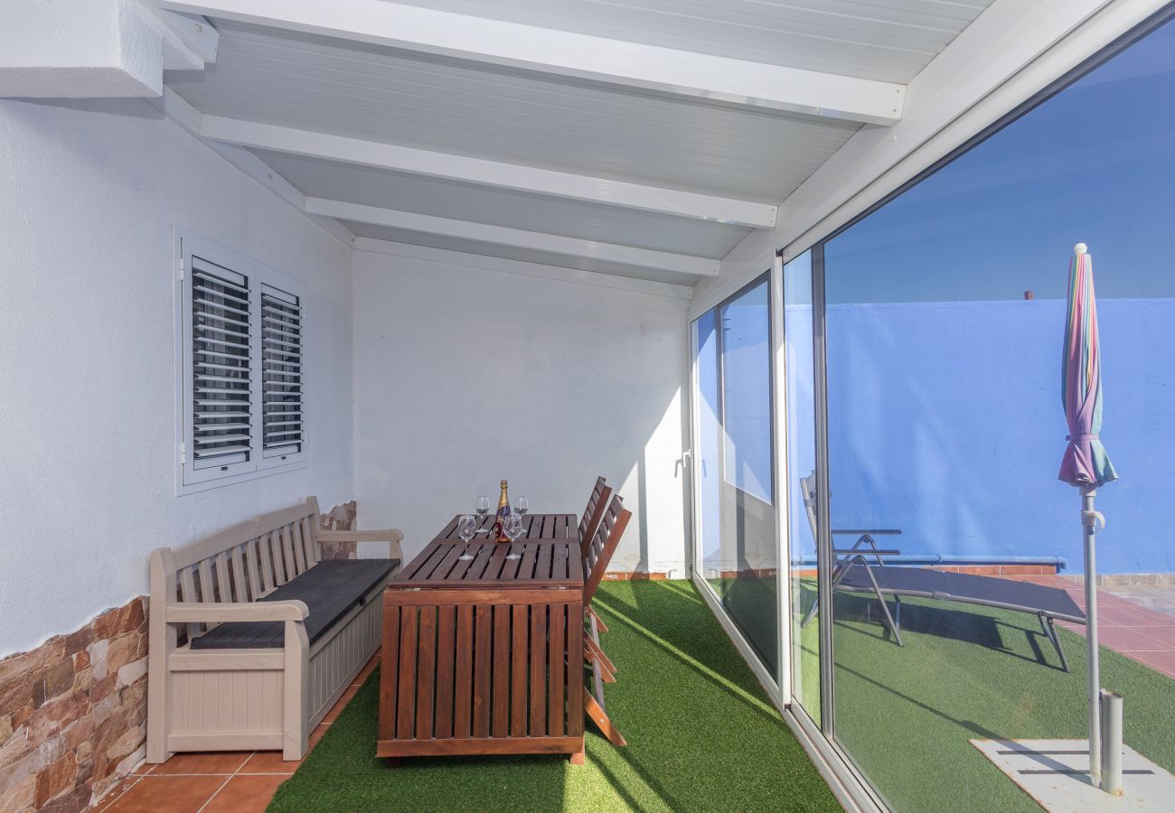 Apartamento en Ingenio - Playa El Burrero con terraza y solarium privado