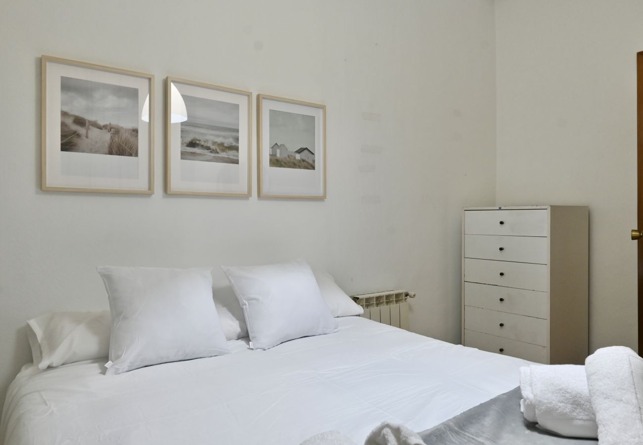 Apartamento en Madrid - Apartamento de Cuatro Dormitorios en el Bohemio Barrio de Malasaña VLD13