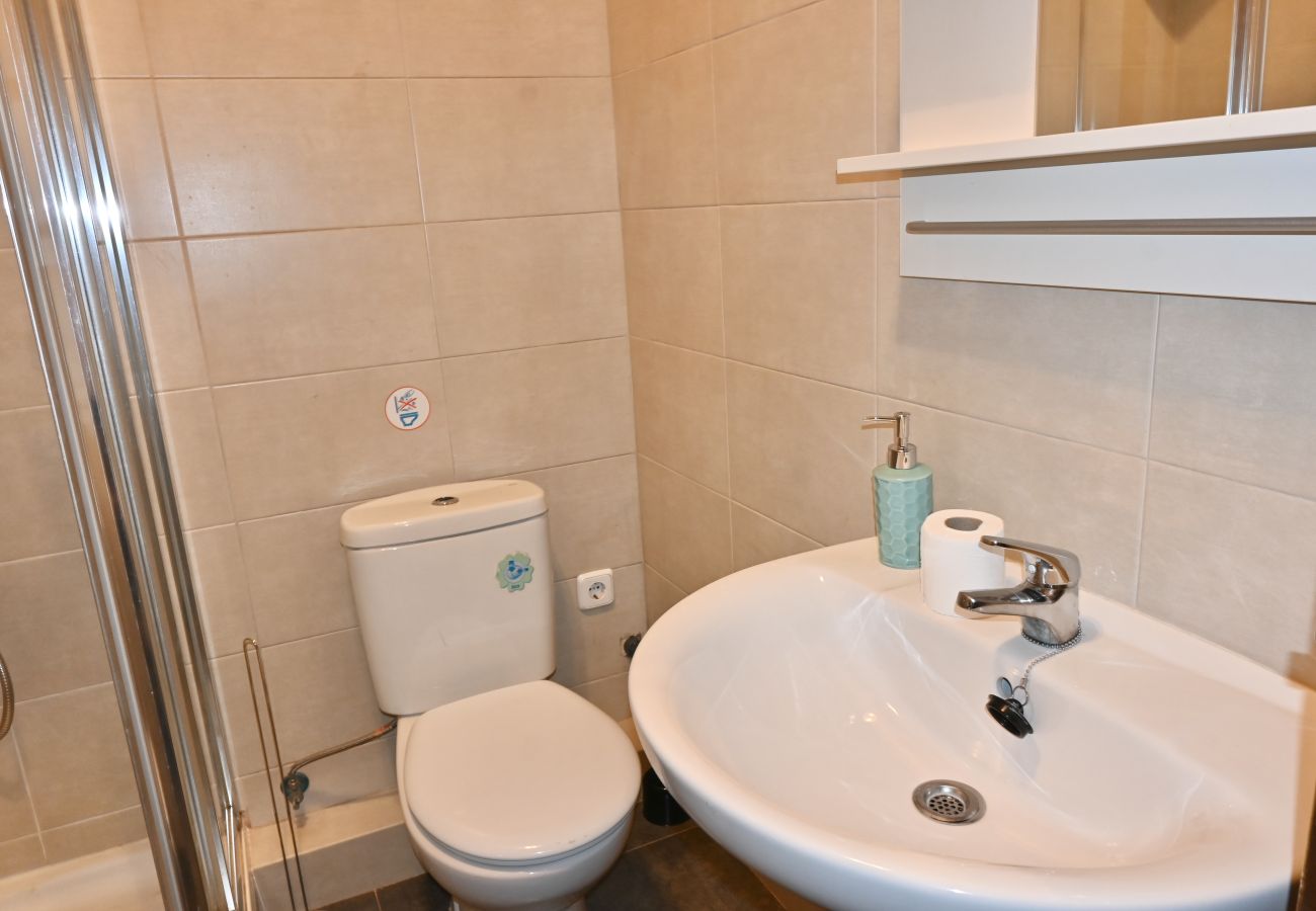 Apartamento en Madrid - Apartamento de Cuatro Dormitorios en el Bohemio Barrio de Malasaña VLD13