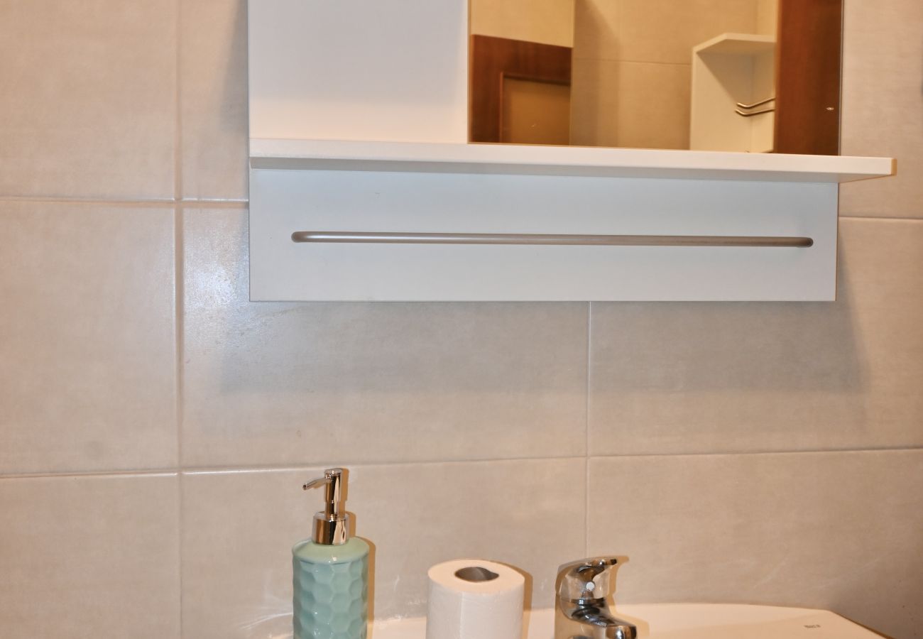 Apartamento en Madrid - Apartamento de Cuatro Dormitorios en el Bohemio Barrio de Malasaña VLD13