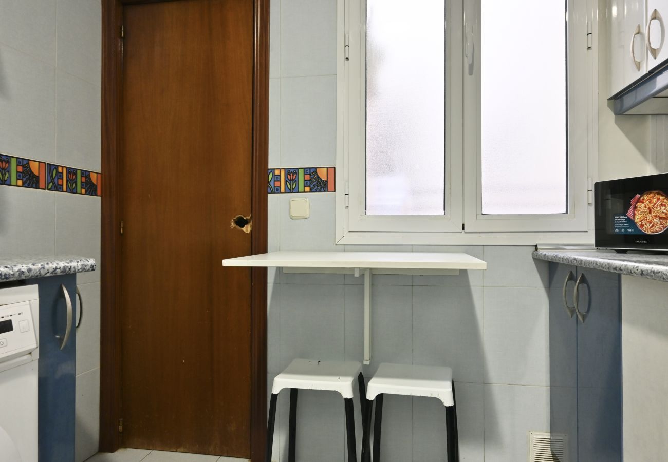 Apartamento en Madrid - Apartamento de Cuatro Dormitorios en el Bohemio Barrio de Malasaña VLD13