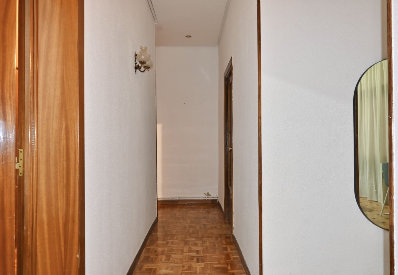 Apartamento en Madrid - Apartamento de Cuatro Dormitorios en el Bohemio Barrio de Malasaña VLD13