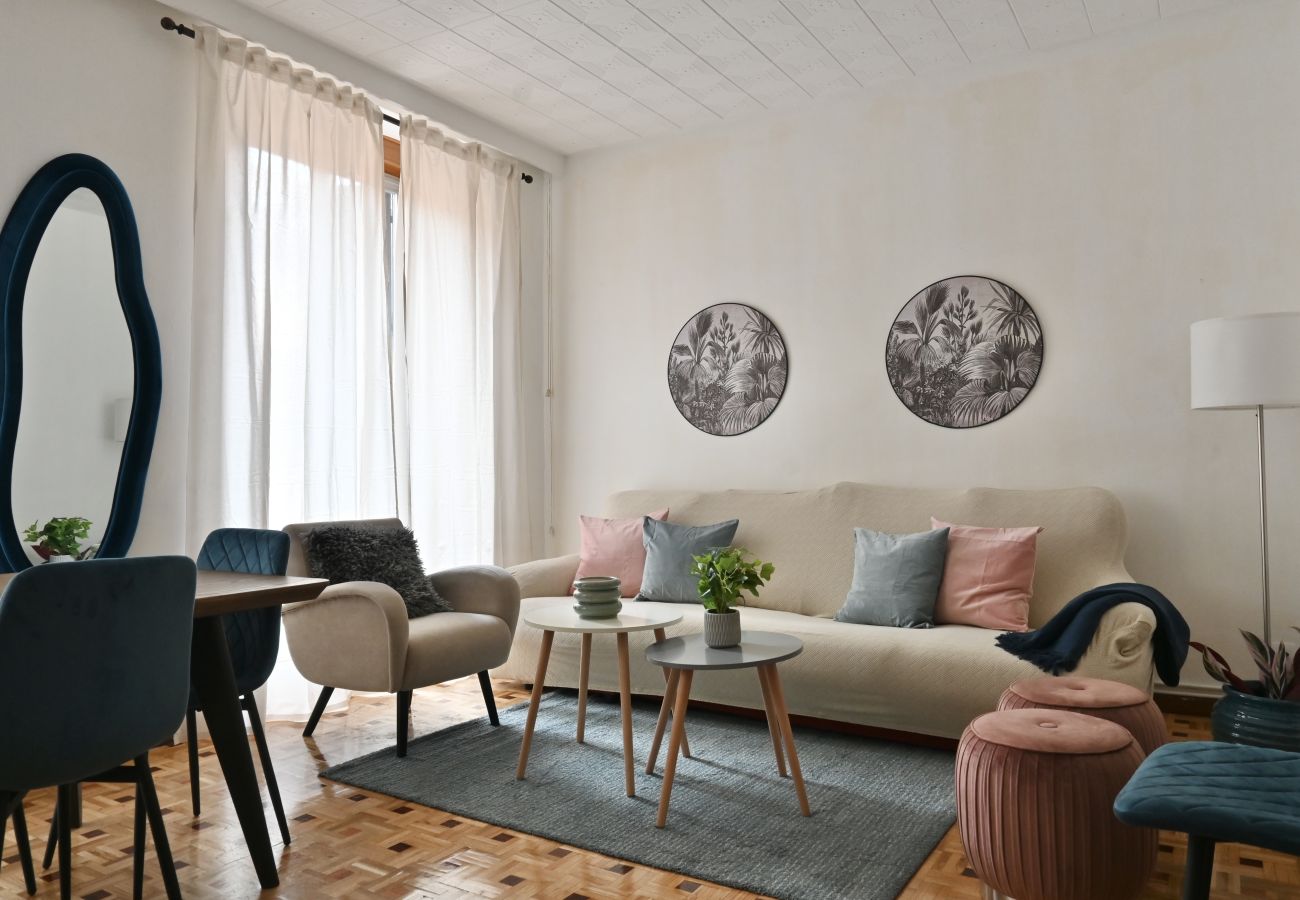 Apartamento en Madrid - Apartamento de Cuatro Dormitorios en el Bohemio Barrio de Malasaña VLD13