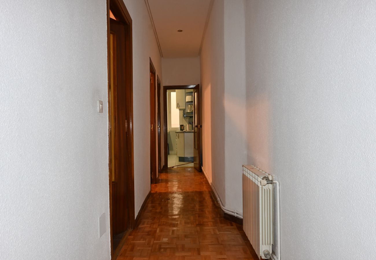 Apartamento en Madrid - Apartamento de Cuatro Dormitorios en el Bohemio Barrio de Malasaña VLD13