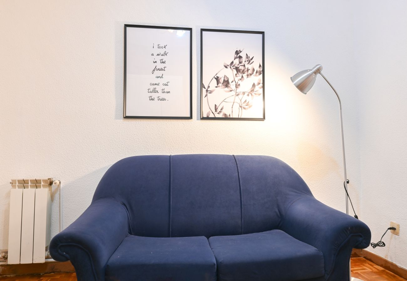 Apartamento en Madrid - Apartamento de Cuatro Dormitorios en el Bohemio Barrio de Malasaña VLD13