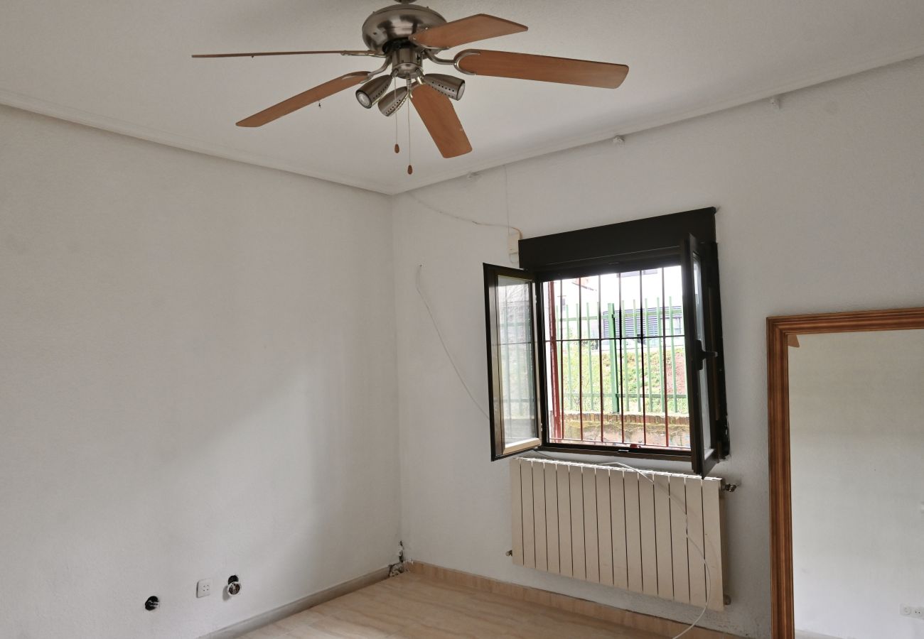 Apartamento en Madrid -  Amplia Vivienda de dos dormitorios en el barrio Fuencarral