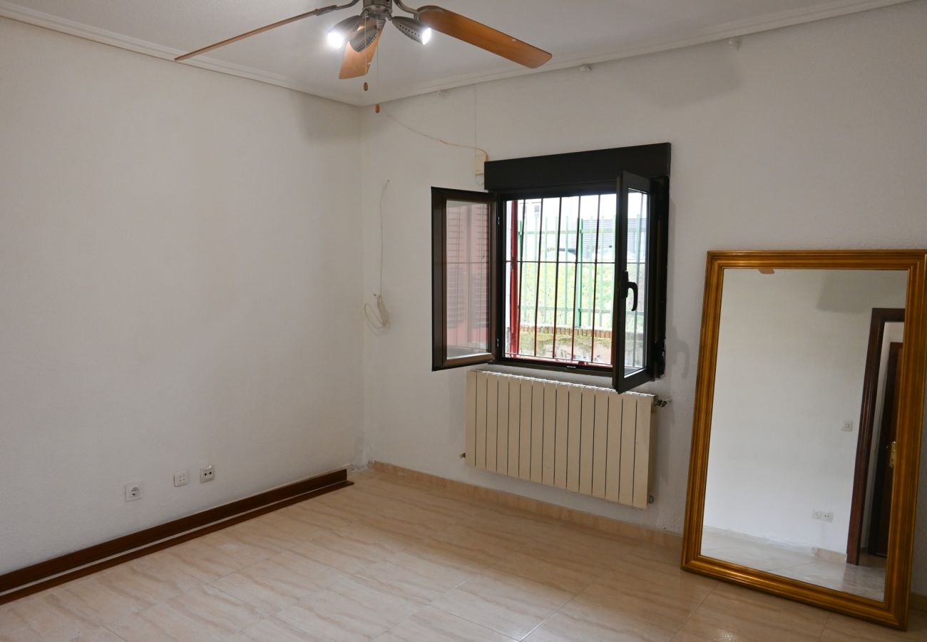 Apartamento en Madrid -  Amplia Vivienda de dos dormitorios en el barrio Fuencarral