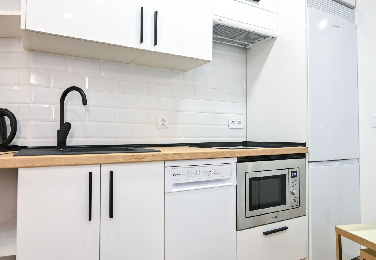 Apartamento en Madrid - Encantador apartamento de un dormitorio en Madrid, cerca al metro Tetuán GHR13