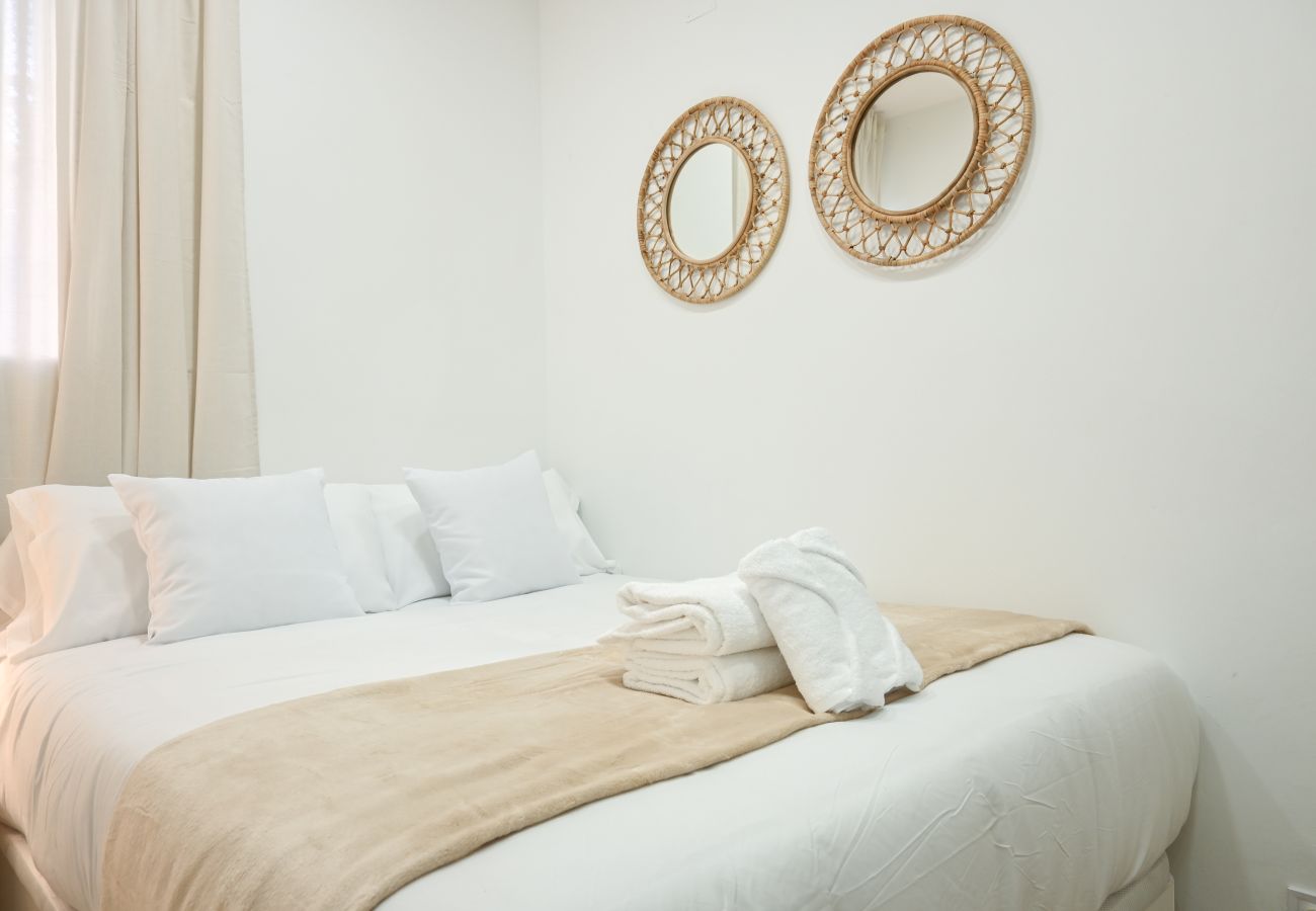 Apartamento en Madrid - Encantador apartamento de un dormitorio en Madrid, cerca al metro Tetuán GHR13