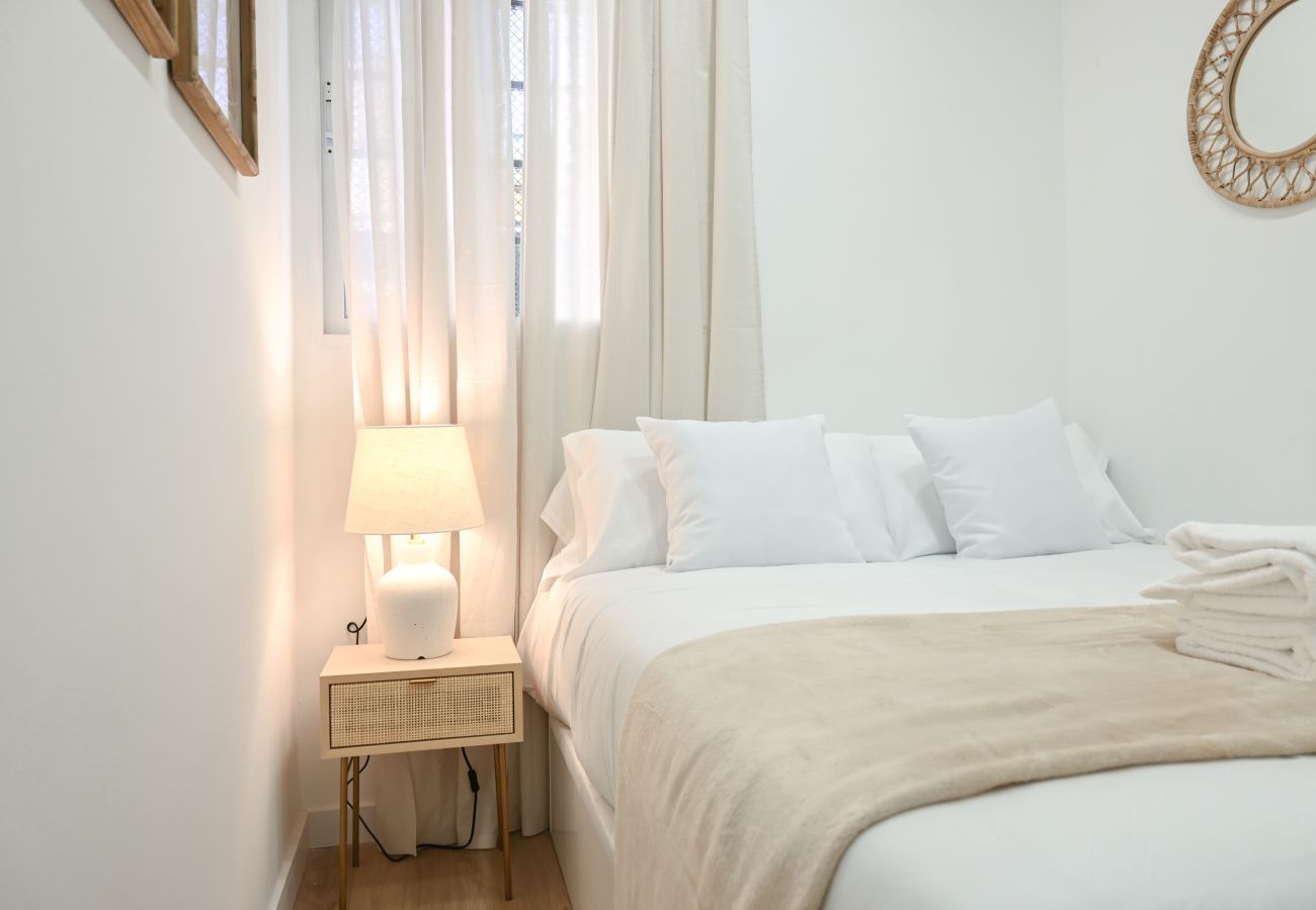 Apartamento en Madrid - Encantador apartamento de un dormitorio en Madrid, cerca al metro Tetuán GHR13