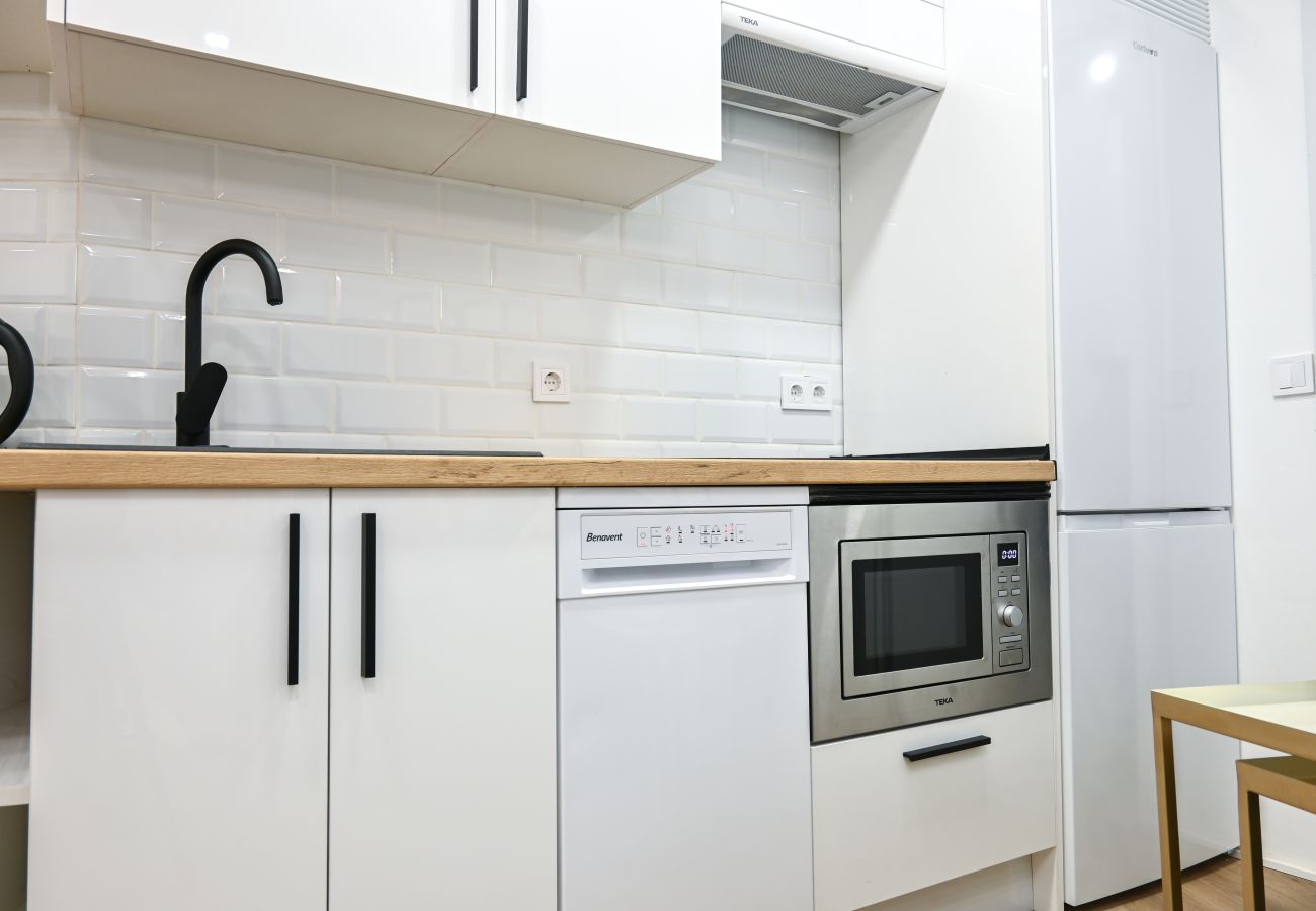 Apartamento en Madrid - Encantador apartamento de un dormitorio en Madrid, cerca al metro Tetuán GHR13