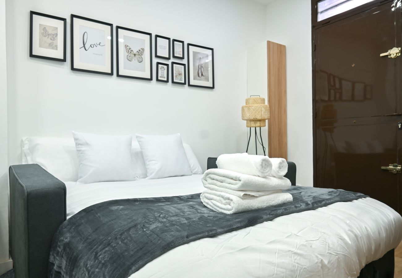 Apartamento en Madrid - Encantador apartamento de un dormitorio en Madrid, cerca al metro Tetuán GHR13