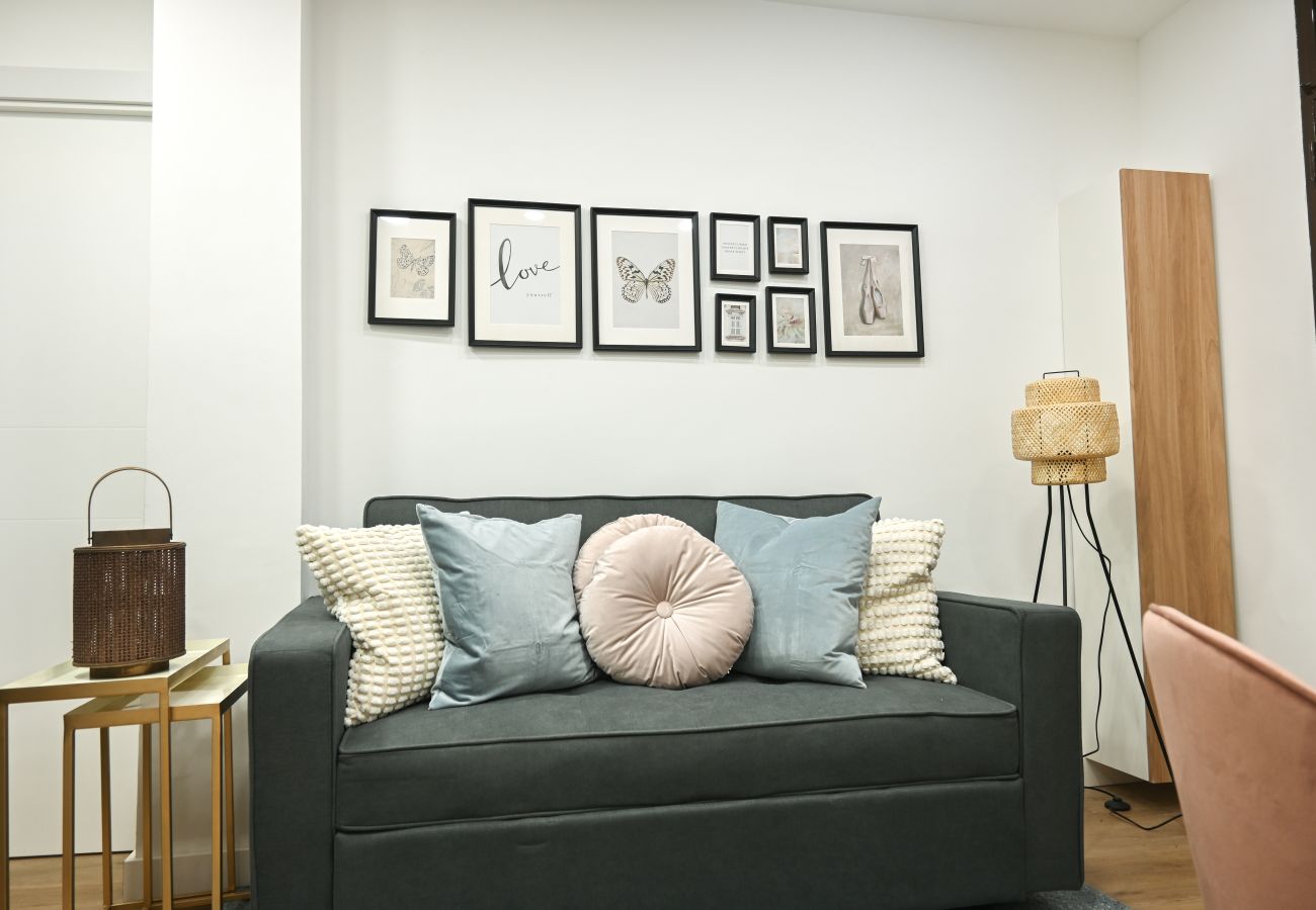 Apartamento en Madrid - Encantador apartamento de un dormitorio en Madrid, cerca al metro Tetuán GHR13