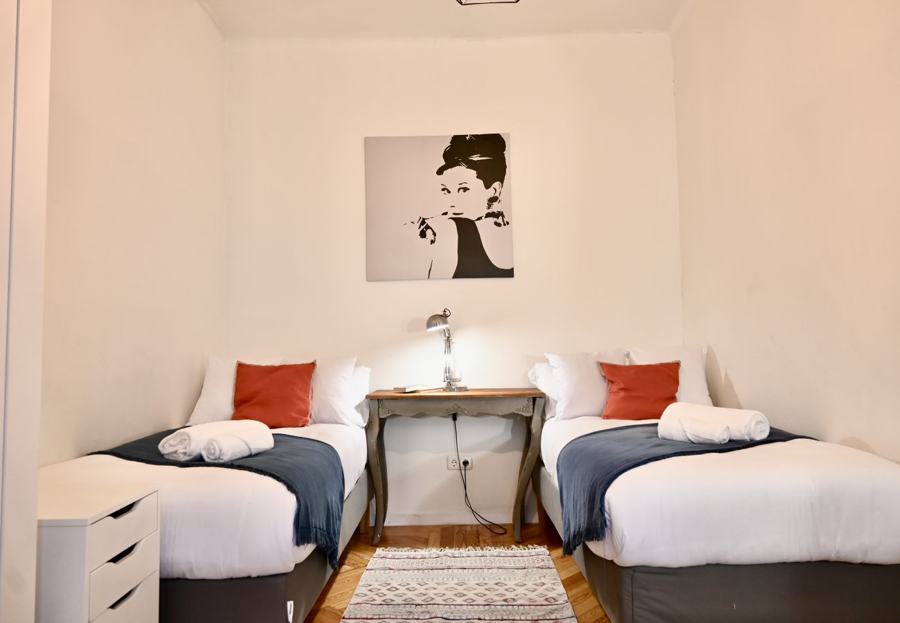 Apartamento en Madrid - M (CUB23) Céntrica y amplia vivienda de 3 dormitorios en las Cortes