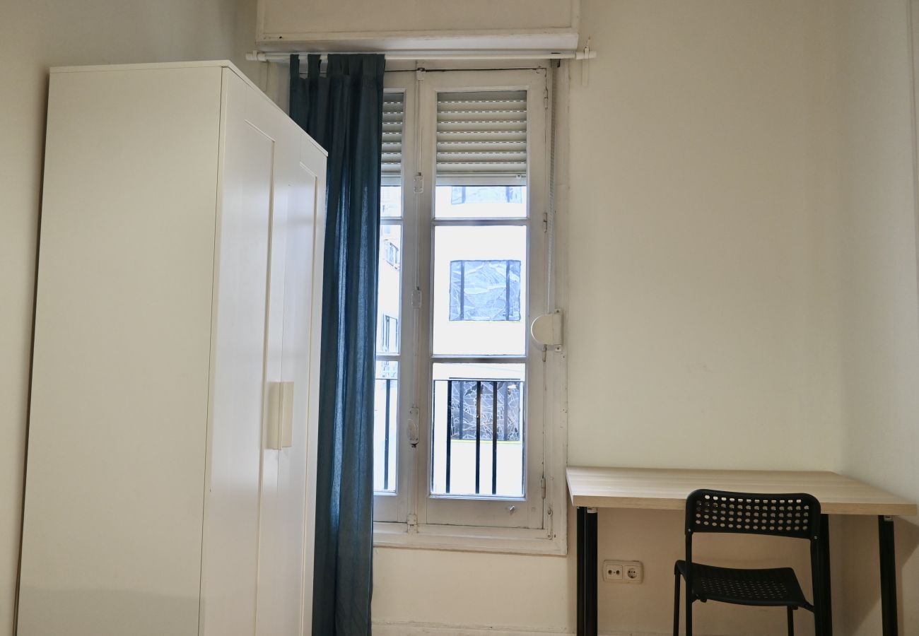 Apartamento en Madrid - M (CUB23) Céntrica y amplia vivienda de 3 dormitorios en las Cortes