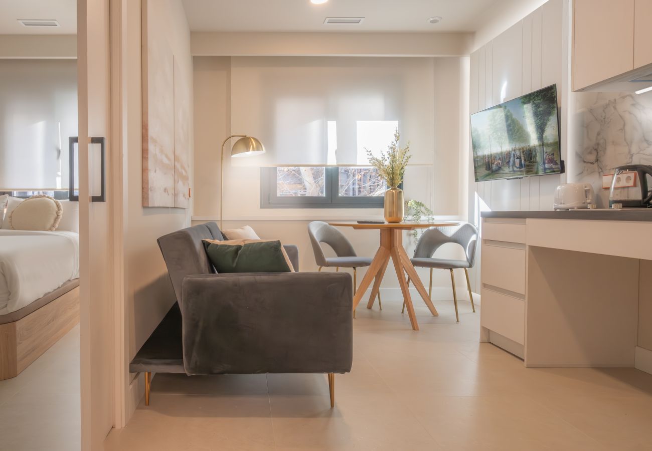 Apartamento en Madrid - M (DEL29) Almudena: Tu escapada urbana con aire de parque 