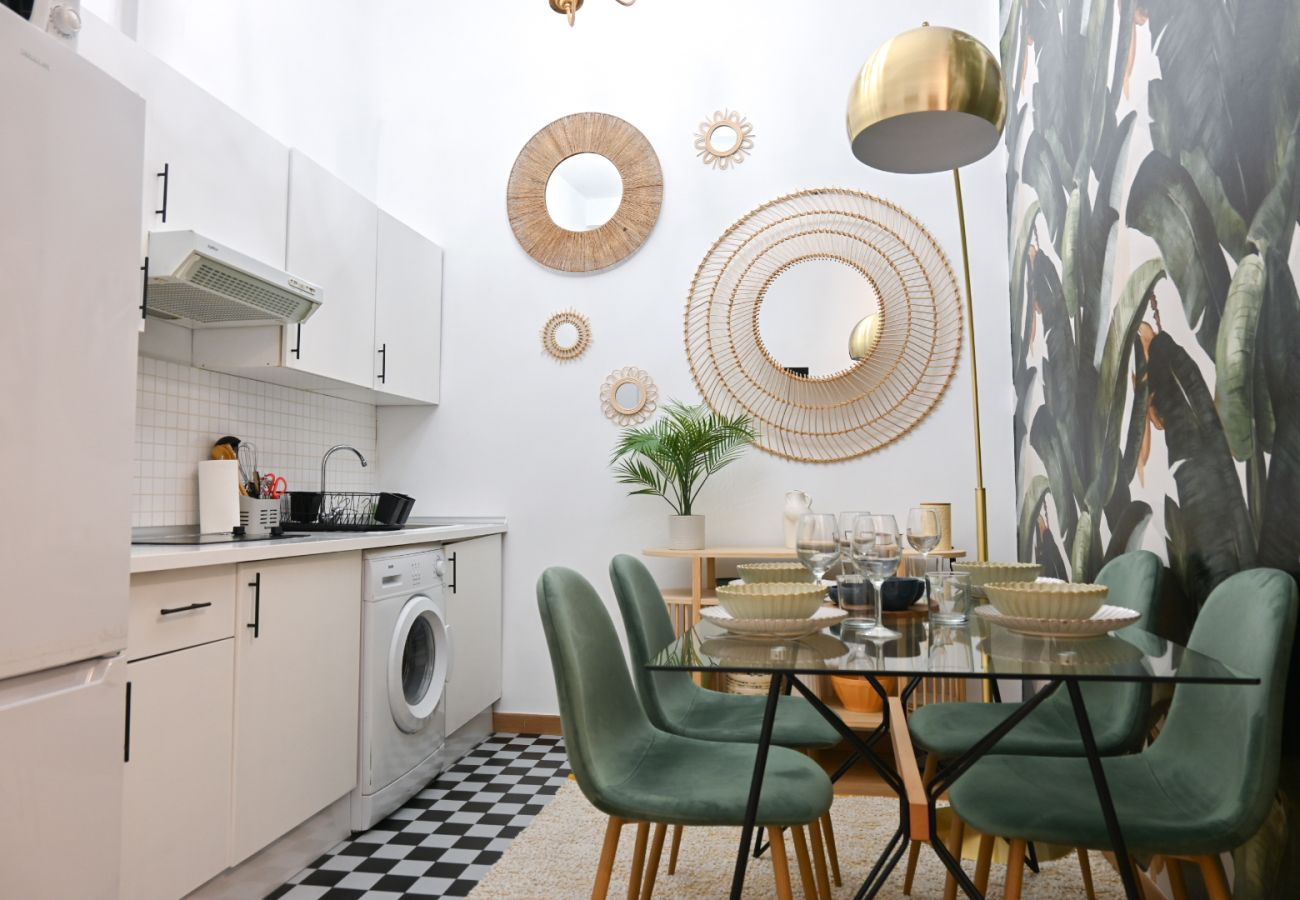 Apartamento en Madrid - Vive la vida madrileña! Acogedora vivienda de 2 dormitorios a solo unos minutos de Puerta del Sol en Madrid