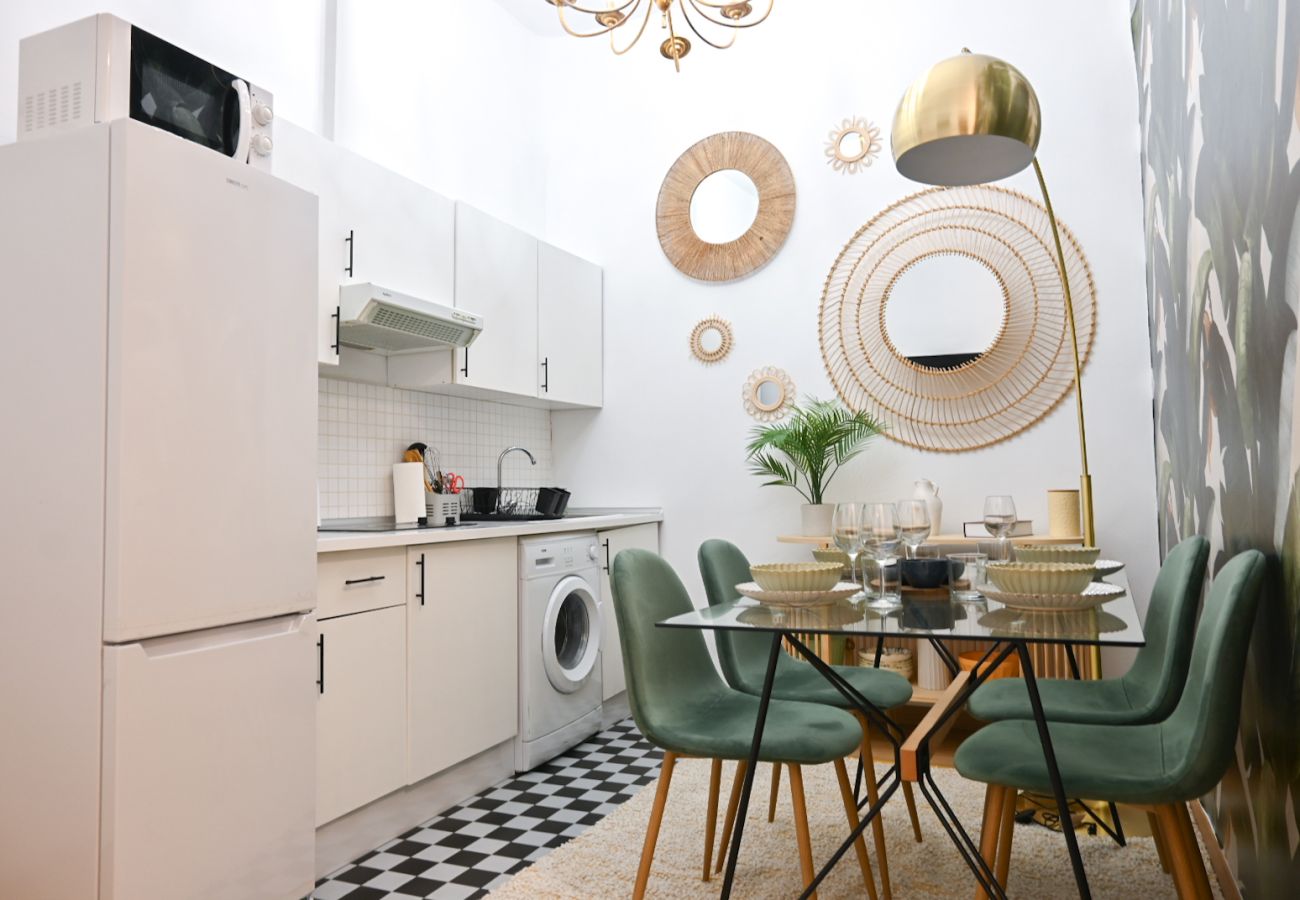 Apartamento en Madrid - Vive la vida madrileña! Acogedora vivienda de 2 dormitorios a solo unos minutos de Puerta del Sol en Madrid