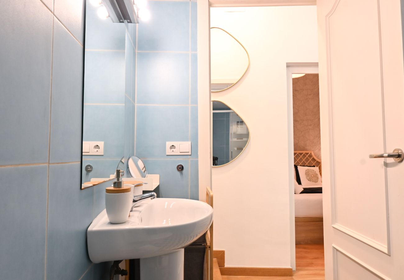 Apartamento en Madrid - Vive la vida madrileña! Acogedora vivienda de 2 dormitorios a solo unos minutos de Puerta del Sol en Madrid