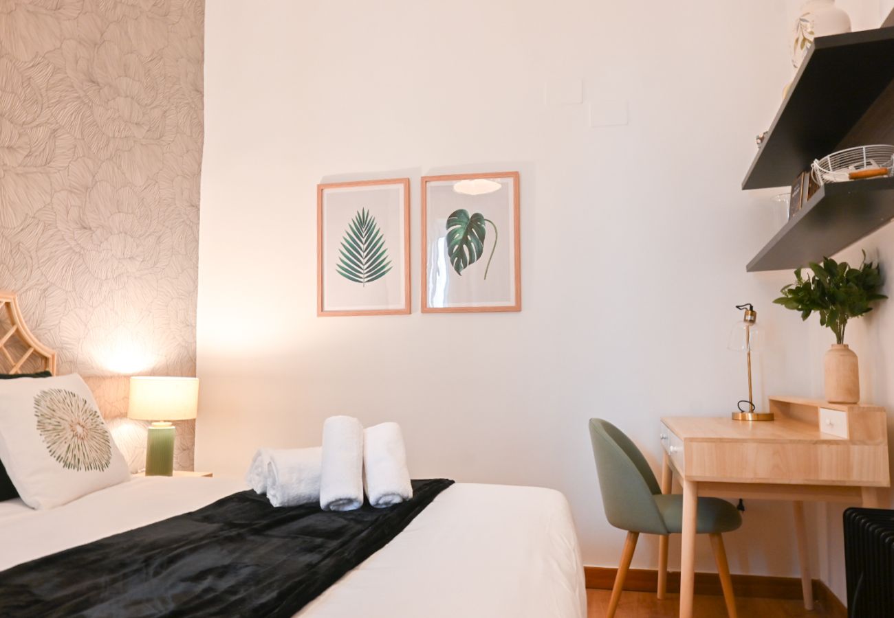 Apartamento en Madrid - Vive la vida madrileña! Acogedora vivienda de 2 dormitorios a solo unos minutos de Puerta del Sol en Madrid