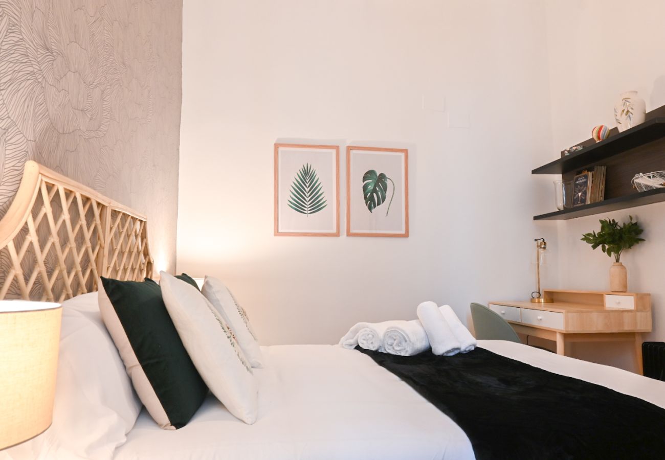 Apartamento en Madrid - Vive la vida madrileña! Acogedora vivienda de 2 dormitorios a solo unos minutos de Puerta del Sol en Madrid