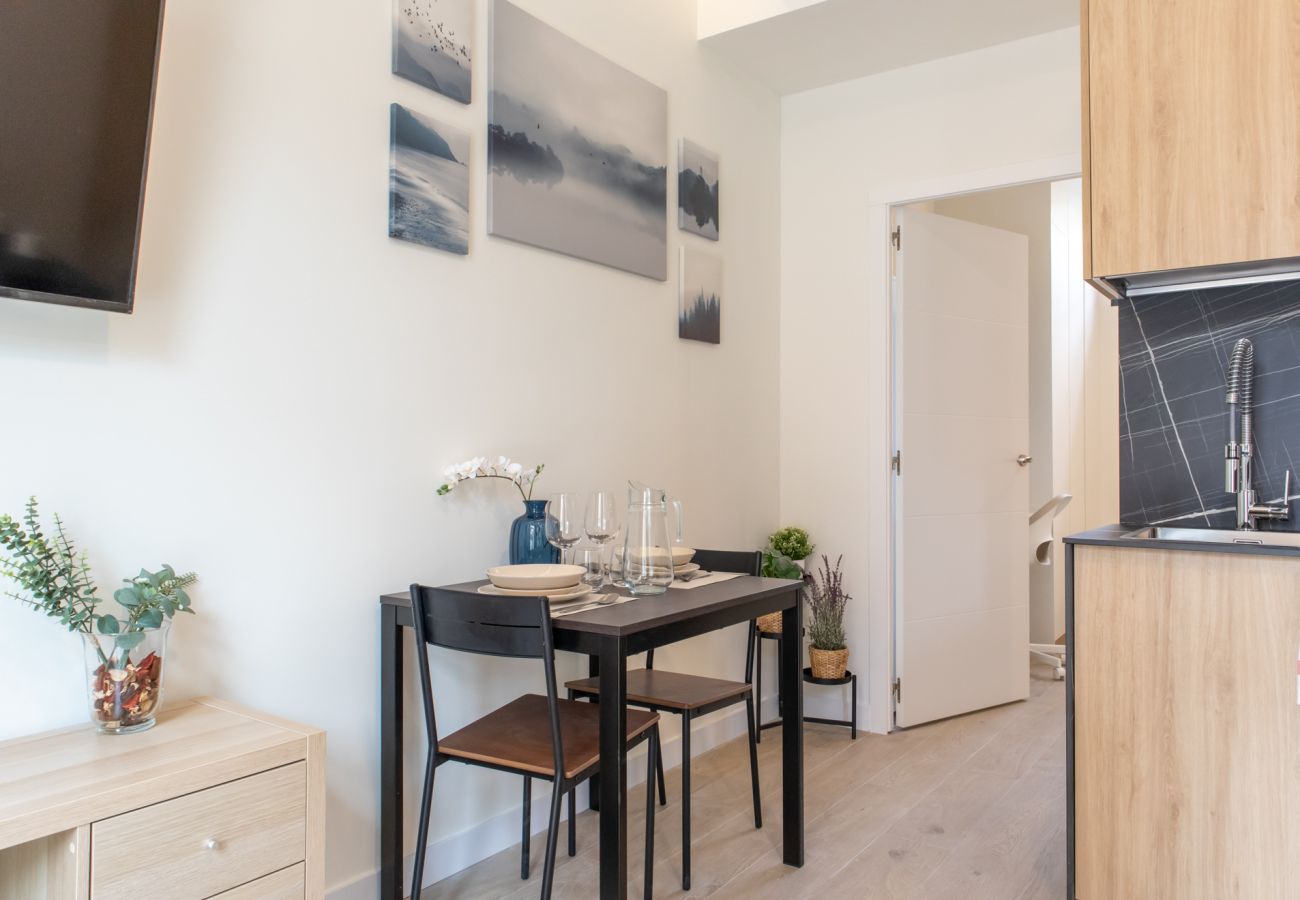 Apartamento en Madrid - Bonito apartamento de un dormitorio con patio GAN5D