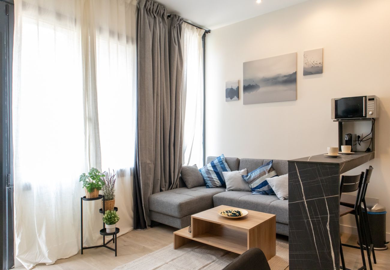 Apartamento en Madrid - Bonito apartamento de un dormitorio con patio GAN5C