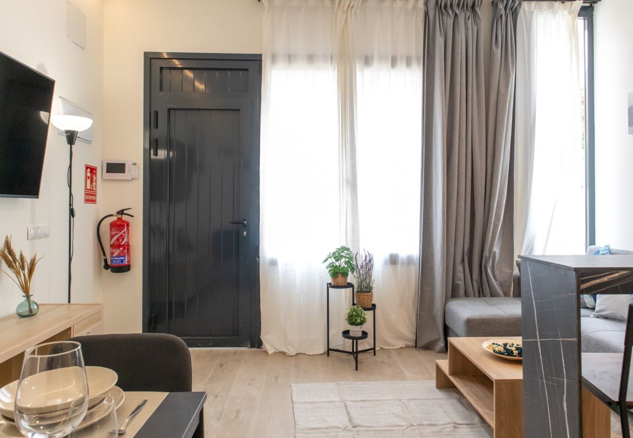 Apartamento en Madrid - Bonito apartamento de un dormitorio con patio GAN5C